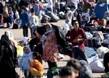 Afgan mülteciler zorla ülkelerine gönderiliyor