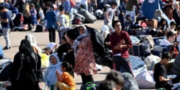 Afgan mülteciler zorla ülkelerine gönderiliyor