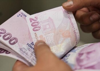 ‘Asgari ücret 28 bin, sarayın günlük harcaması 58 milyon lira’