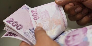 ‘Asgari ücret 28 bin, sarayın günlük harcaması 58 milyon lira’
