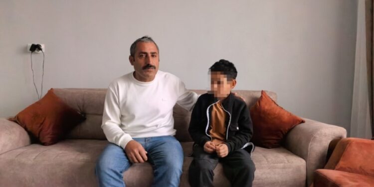 Okul müdürü, öğrenciyi darp etti