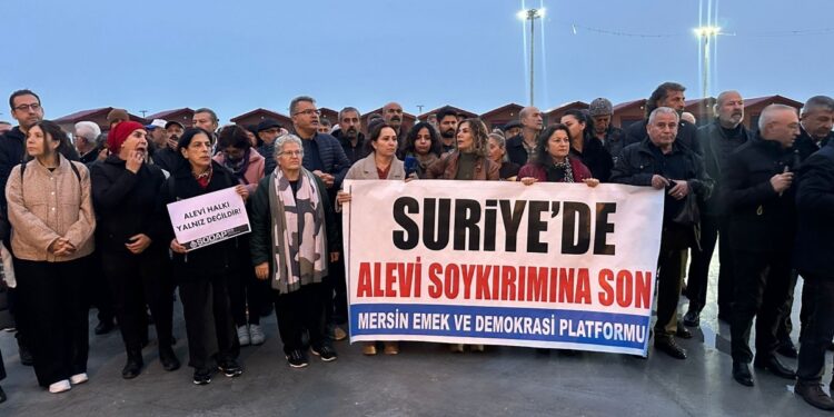 Alevilere dönük katliamlar protesto edildi