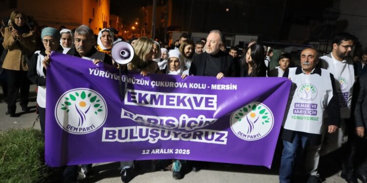 Bütçe yürüyüşçülerini karşılayan yurttaşlar: Barış olmadan ekmek olmaz