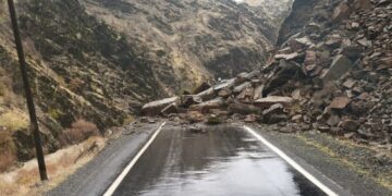 Elkê’de heyelan: Karayolları kiralık iş makinesi arıyor!