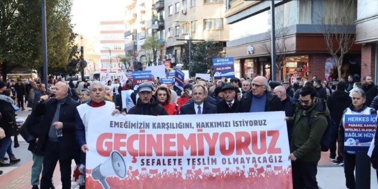 ‘Geleceksizlik yaşamı cehenneme çevirdi’