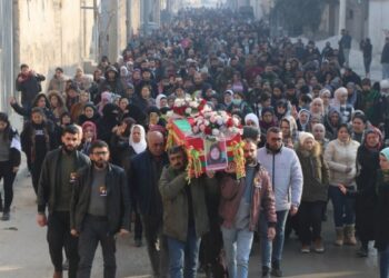 Şam’a bağlı güçlerin Halep’te katlettiği kadın son yolculuğuna uğurlandı
