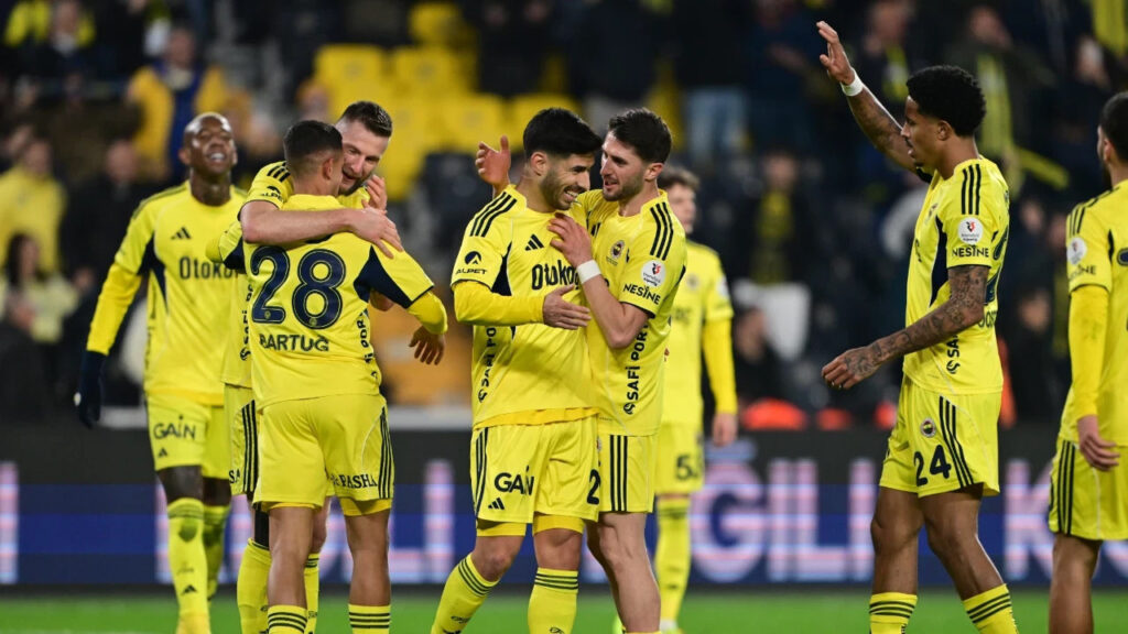 3 Puan 3 Golle Geldi... Fenerbahçe Ligde Zirveye Yerleşti!