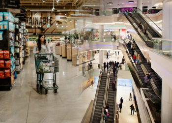 AVM ve Zincir Marketler Pazar Günleri Kapalı mı Olacak? Milyonları Etkileyecek Düzenleme İçin İlk Adım