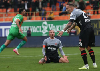 Alanyaspor Yenilgisi Sonrası Kritik Karar... Fatih Karagümrük'ten İstifa Geldi