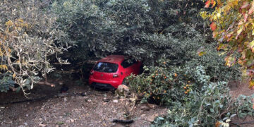 Antalya'da Korkutan Anlar: Boru Patladı, Sular Yükseldi, Araç Bahçeye Sürüklendi