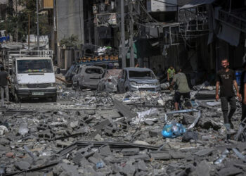 Ateşkes Lafta Kaldı... İsrail'den Gazze'ye Bombardıman