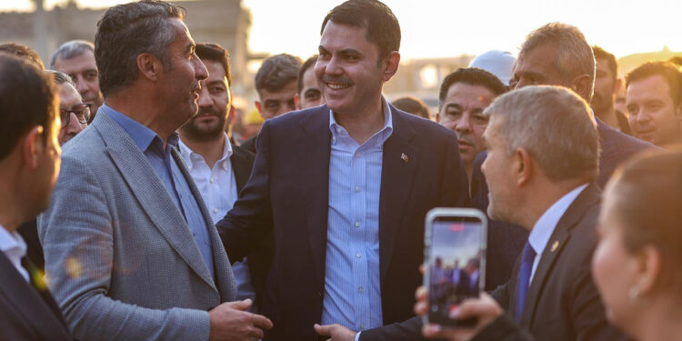 Bakan Kurum, Hatay'da Sahaya İndi: Afet Konutlarını İnceledi