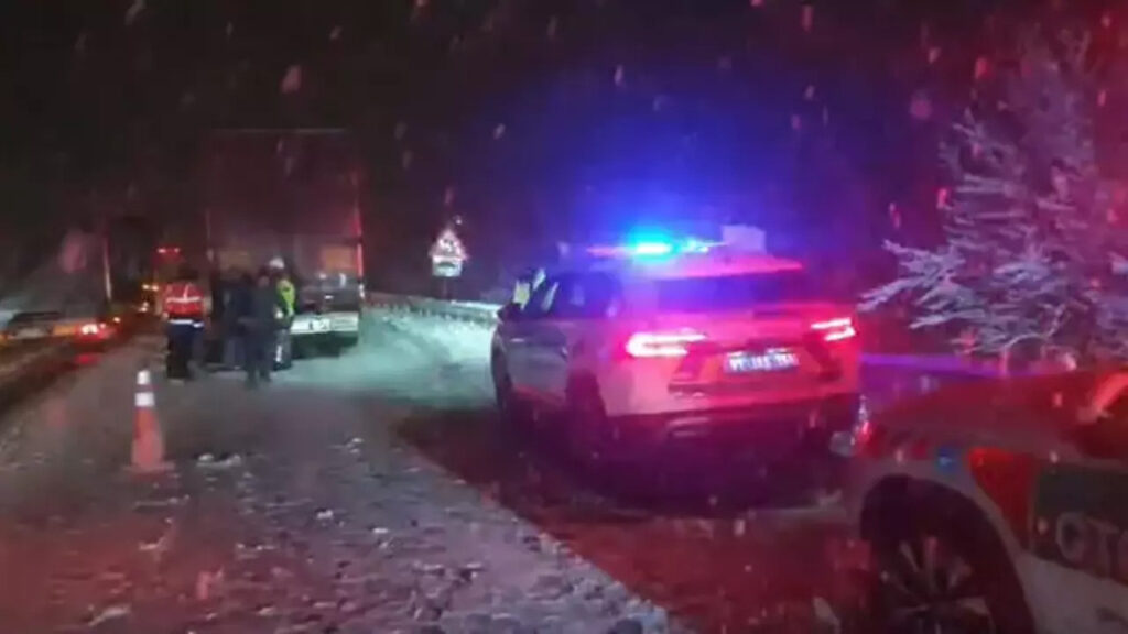 Bolu Dağı Tüneli Çıkışında Zincirleme Kaza! 6 Araç Birbirine Girdi