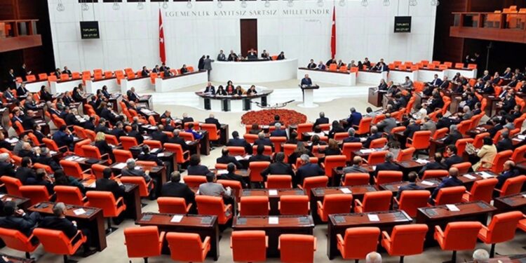 Bütçe görüşmeleri: Bu ülkenin geleceği muhalefetin cesaretine bağlı