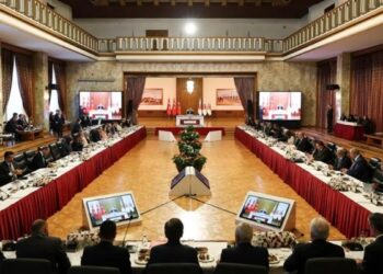 CHP raporunu yarın Meclis'e AKP de Erdoğan'a sunacak