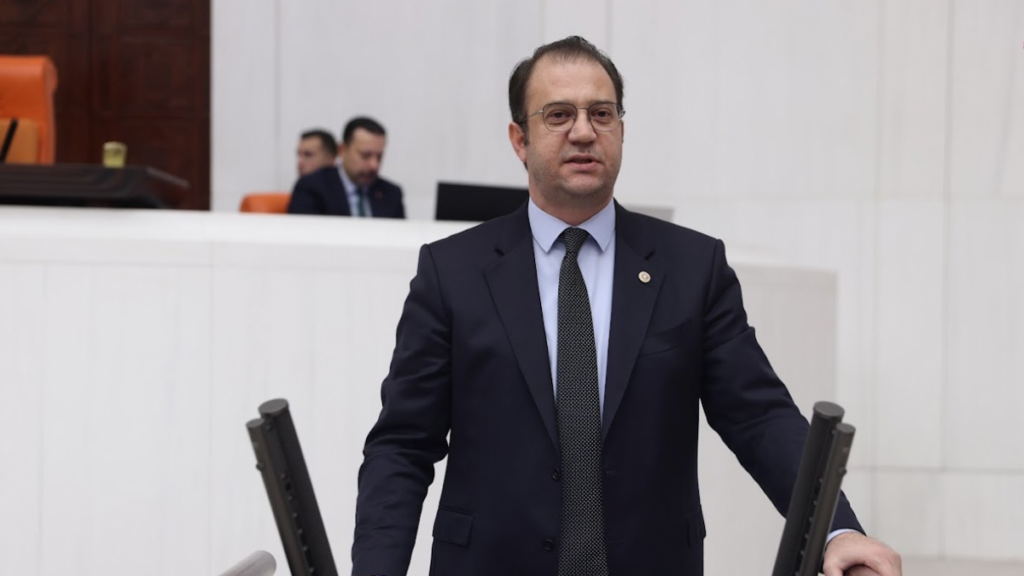 CHP’li Alp’ten CHP’li Dikbayır’a: Kürtlerin inkarı çoktan tarih oldu