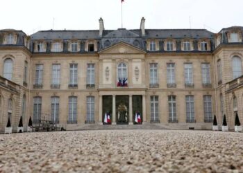 Cumhurbaşkanlığı sofrasından internette satışa: Élysée Sarayı’nın porselenleri çalındı