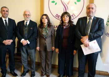 DEM Parti, CHP ve EMEP ‘çözüm’ raporlarını Meclis’e verdi