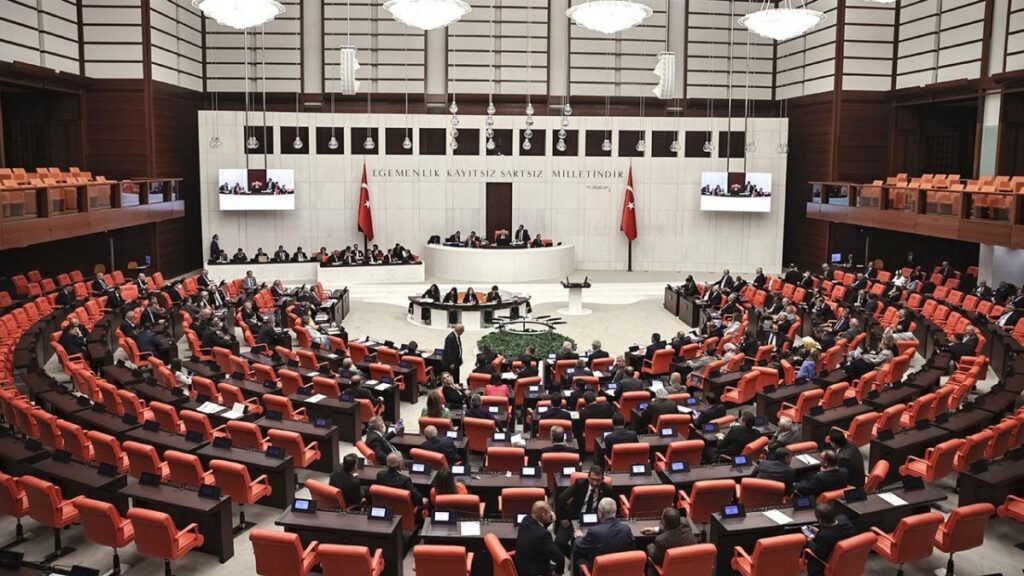 DEM Parti milletvekilleri: İktidarın yaptığı, yapmadığı yollar halkın canına mal oluyor