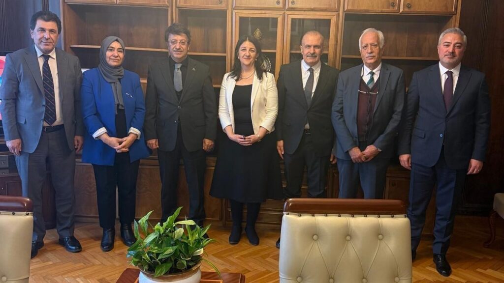 DEM Parti ve AKP milletvekilleri Wan’ın sorunları için bir araya geldi