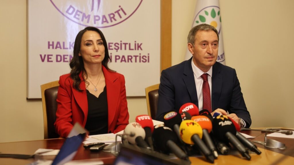 DEM Parti'den yeni yıl mesajı: Çözemeyeceğimiz sorun yok