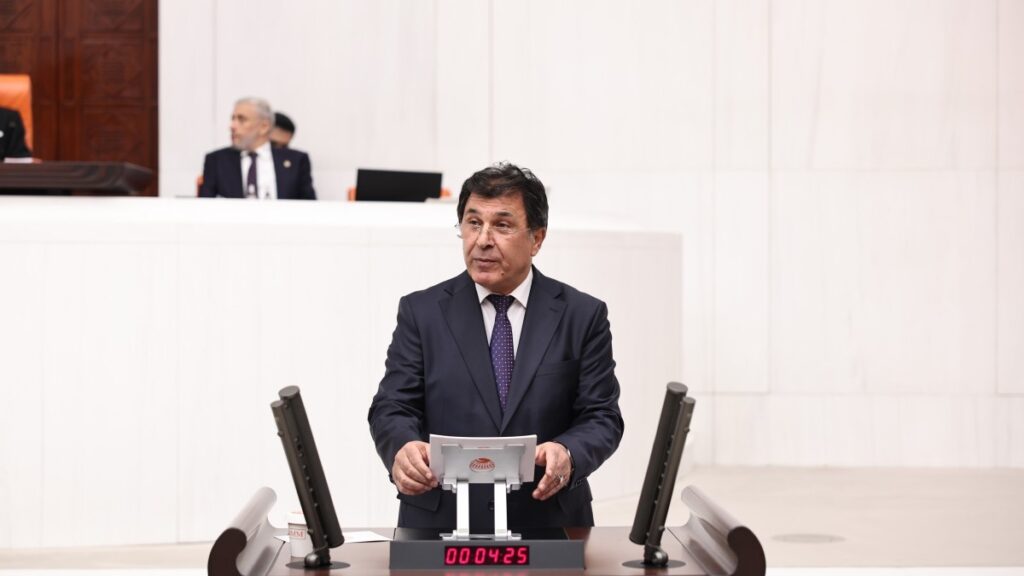 Dindar: Milyonların konuştuğu Kürtçe, yok saymanızla yok olmaz