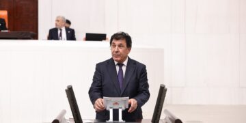 Dindar: Milyonların konuştuğu Kürtçe, yok saymanızla yok olmaz