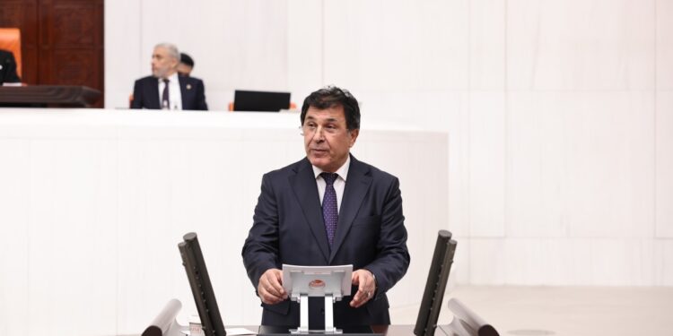 Dindar: Milyonların konuştuğu Kürtçe, yok saymanızla yok olmaz