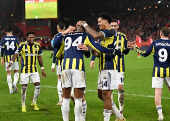 Fenerbahçe Konyaspor'u 4 Golle Geçti! Zirve Yarışında Gaza Bastı