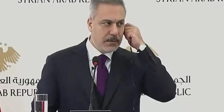 Fidan konuşurken basın toplantısı bitirildi