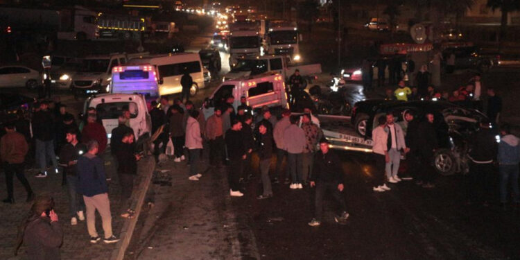 Freni Boşalan Vinç 6 Aracı Biçip Geçti: 7 Yaralı