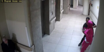 Hastanede Dehşet Anları! Eşini Kovalayıp Silahla Vurdu