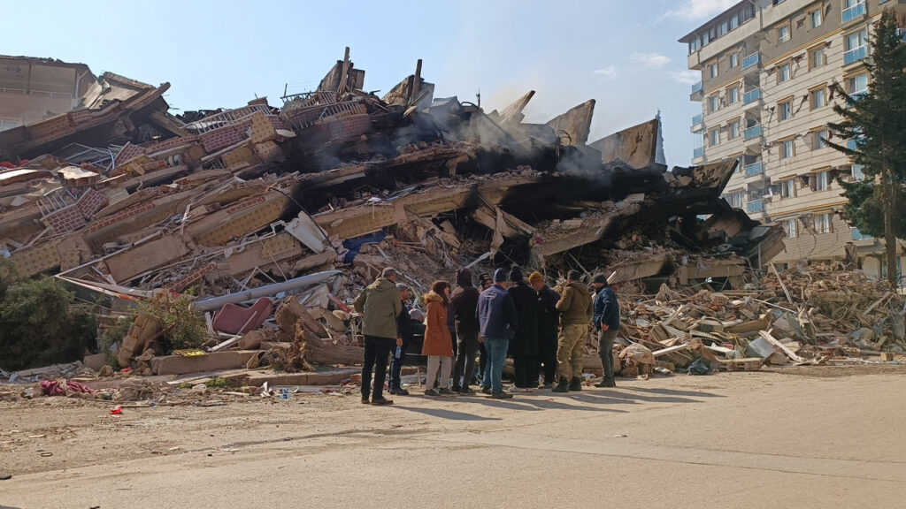 Hatay'da 51 Kişiye Mezar Olan Binanın Yapsatçısından Utandıran Savunma: 'Deprem Allah'tan Geldi, Bir Suçum Yok'