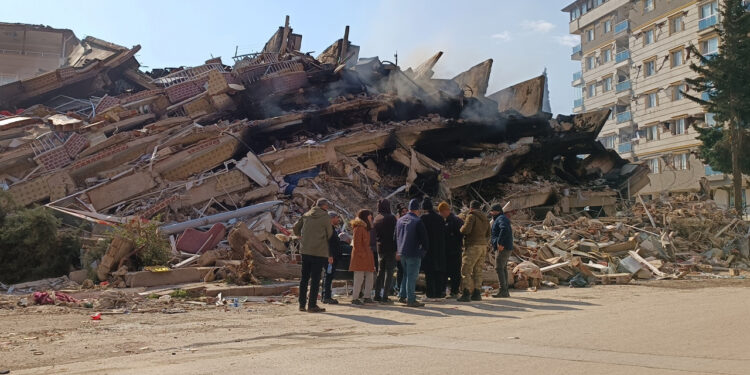 Hatay'da 51 Kişiye Mezar Olan Binanın Yapsatçısından Utandıran Savunma: 'Deprem Allah'tan Geldi, Bir Suçum Yok'