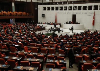 İlk 8 maddesi görüşüldü: Bu bütçe emeğin değil