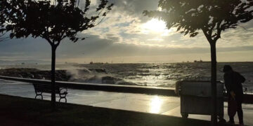 İstanbul'da Fırtına Deniz Ulaşımını Vurdu: Vapur Seferleri İptal