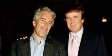 Jeffrey Epstein'in Kasasından Trump Çıktı! ABD'yi Sallayan Fotoğraflar...