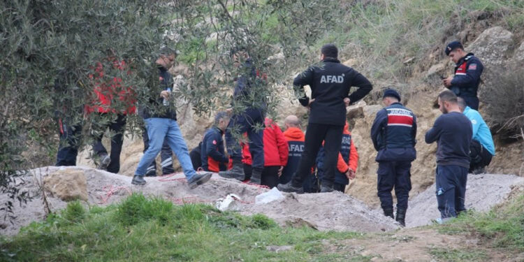 Kan Donduran Olay! Define Aramak İçin Kazdığı Tünelden Cesedi Çıktı