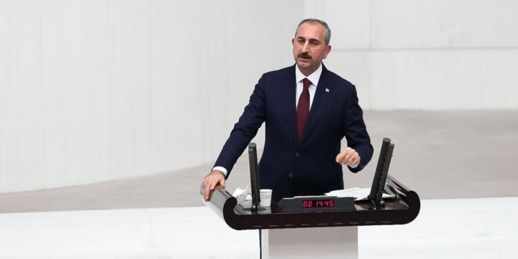 Kürt sorununu inkar eden Gül'e yanıt: İsmi doğru koyarsanız çözüm de doğru olur