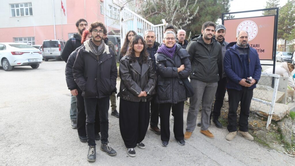 Kürtçe kurs engeli protestosu: Dilimiz, onurumuzdur