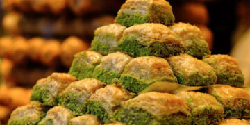 Lezzetin Kalbi Gaziantep’te Atıyor! Türkiye'nin Gururu Baklava! Tülden İnce Hamuru ile UNESCO’dan Tescilli Lezzet