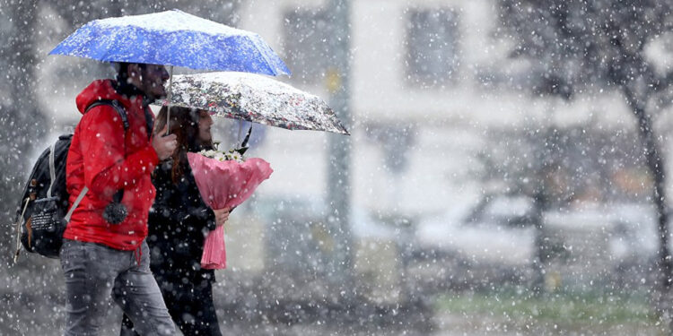 Meteoroloji 'Sarı' Alarm Verdi: Kuvvetli Kar Yağışı Geliyor, O İki Güne Aman Dikkat