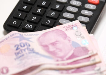 Milyonların Gözü 18 Aralık'ta! Kapalı Zarfla Verdiler: İşte TÜRK-İŞ'in Asgari Ücret Talebi