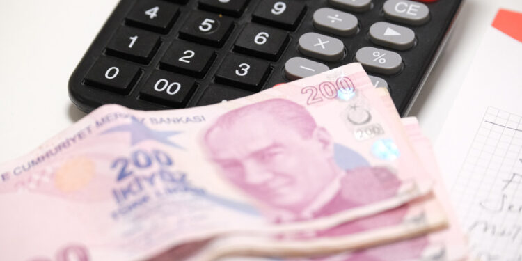 Milyonların Gözü 18 Aralık'ta! Kapalı Zarfla Verdiler: İşte TÜRK-İŞ'in Asgari Ücret Talebi