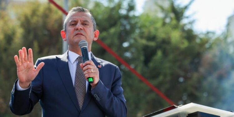 Özel ve 6 milletvekillinin dokunulmazlıkların kaldırılması istemiyle fezleke