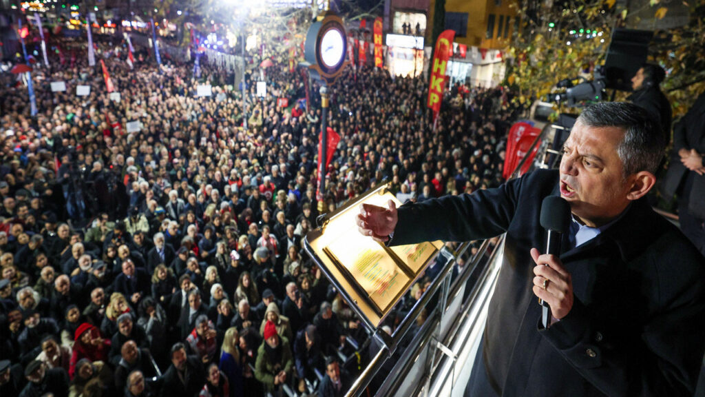 Özgür Özel'den 'Seçim' Mesajı: 'Bir Yeni Yıl Hediyem Var'