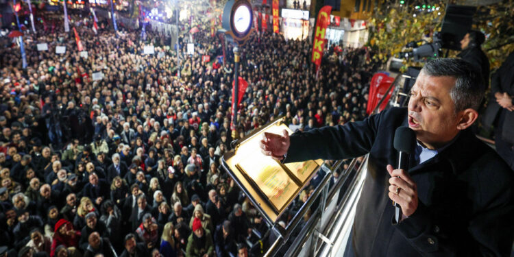 Özgür Özel'den 'Seçim' Mesajı: 'Bir Yeni Yıl Hediyem Var'