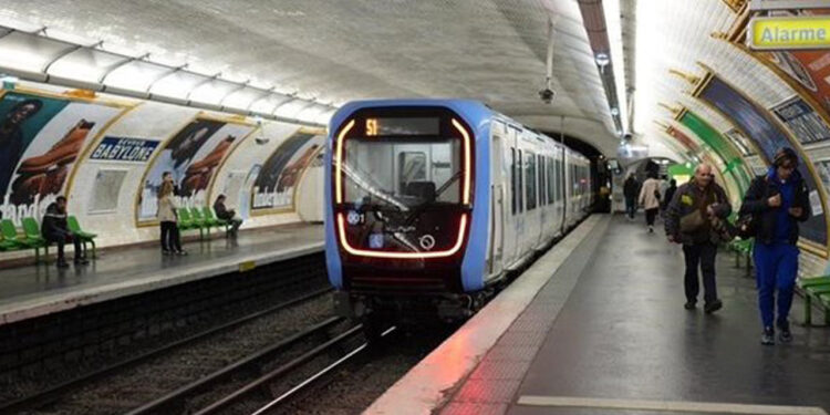 Paris Metrosunda 3 Kadına Bıçaklı Saldırı
