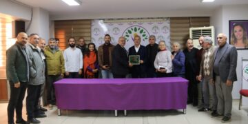 Roman dernekleri temsilcileri DEM Parti İzmir İl Örgütünü ziyaret etti