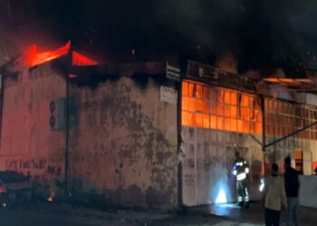 Sanayi Sitesinde Yangın! Alevler 8 İş Yerine Sıçradı